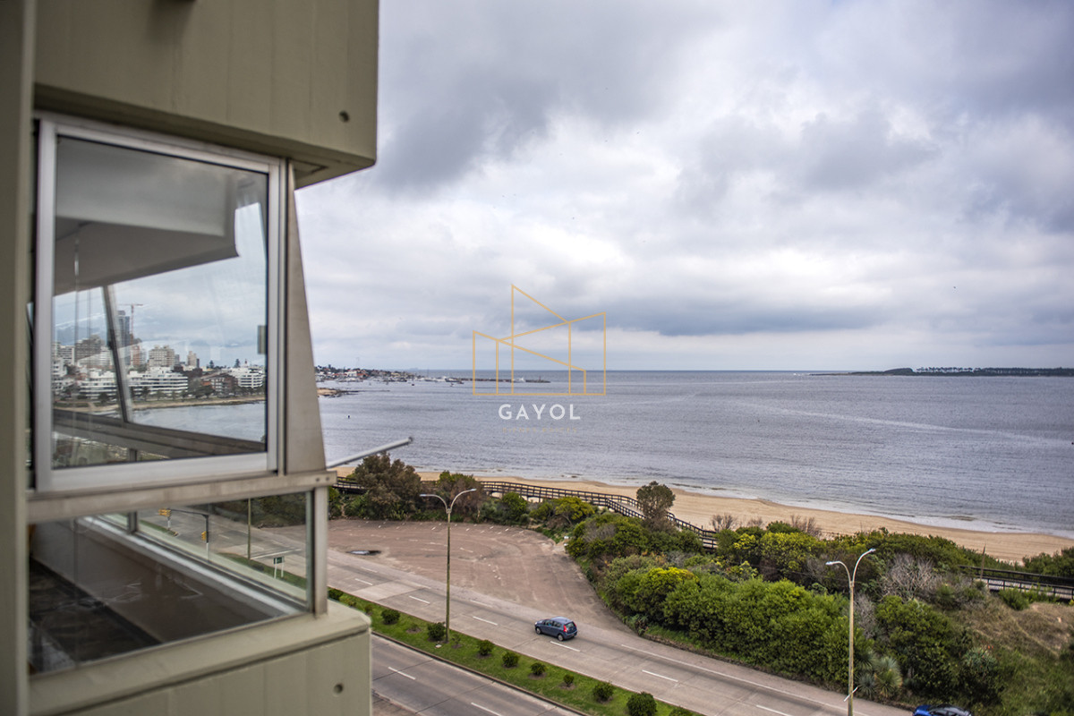 Apartamento ID.904 - Vende apartamento de 3 dormitorios en Mansa, Punta del Este.