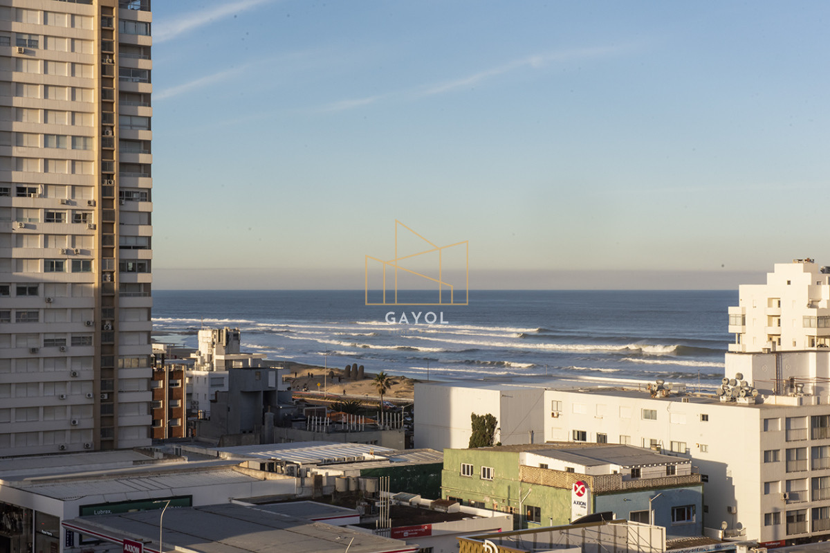 Apartamento ID.901 - Vende departamento de 3 dormitorios con vista al Puerto, Punta del Este