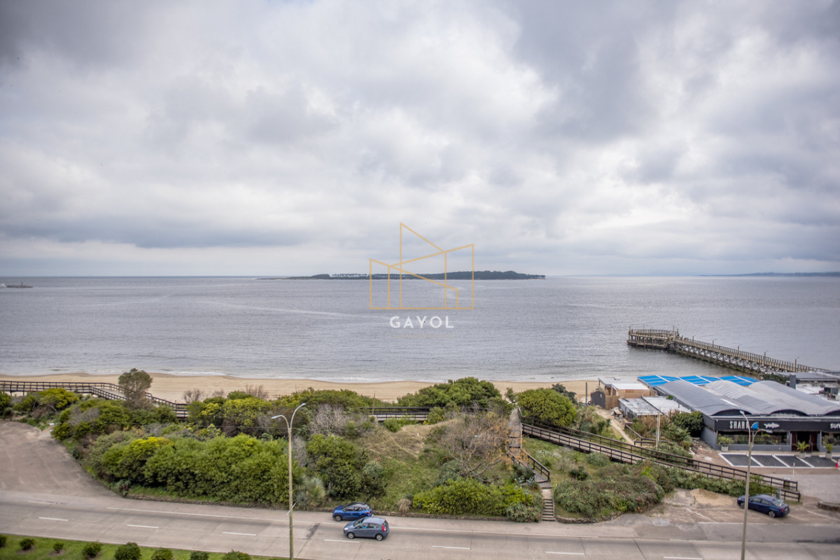 Apartamento ID.904 - Vende apartamento de 3 dormitorios en Mansa, Punta del Este.