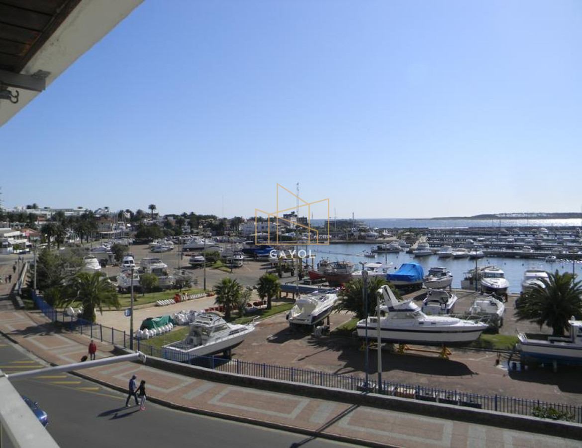 Apartamento ID.903 - Apartamento en venta con vista al puerto !