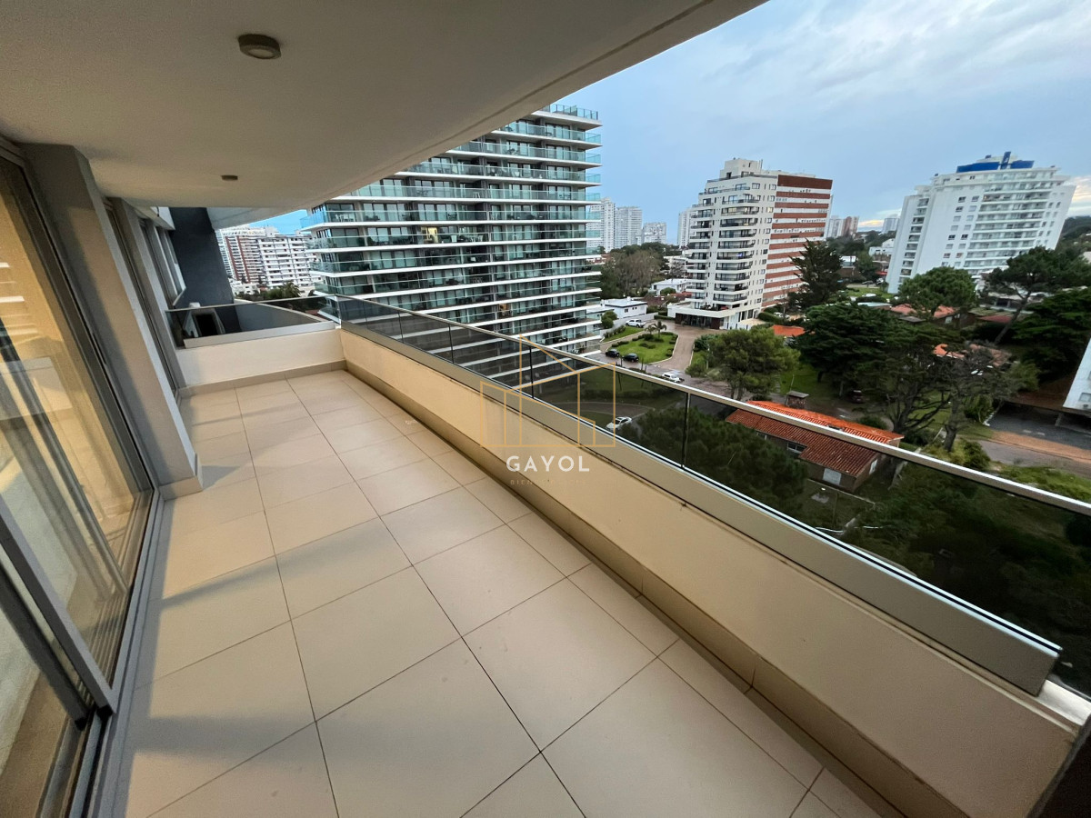Apartamento ID.220 - Apartamento en Venta de 3 dormitorios en Aidy Grill , Punta del este 