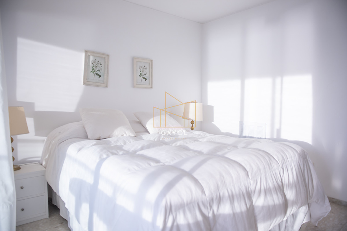Apartamento ID.901 - Vende departamento de 3 dormitorios con vista al Puerto, Punta del Este