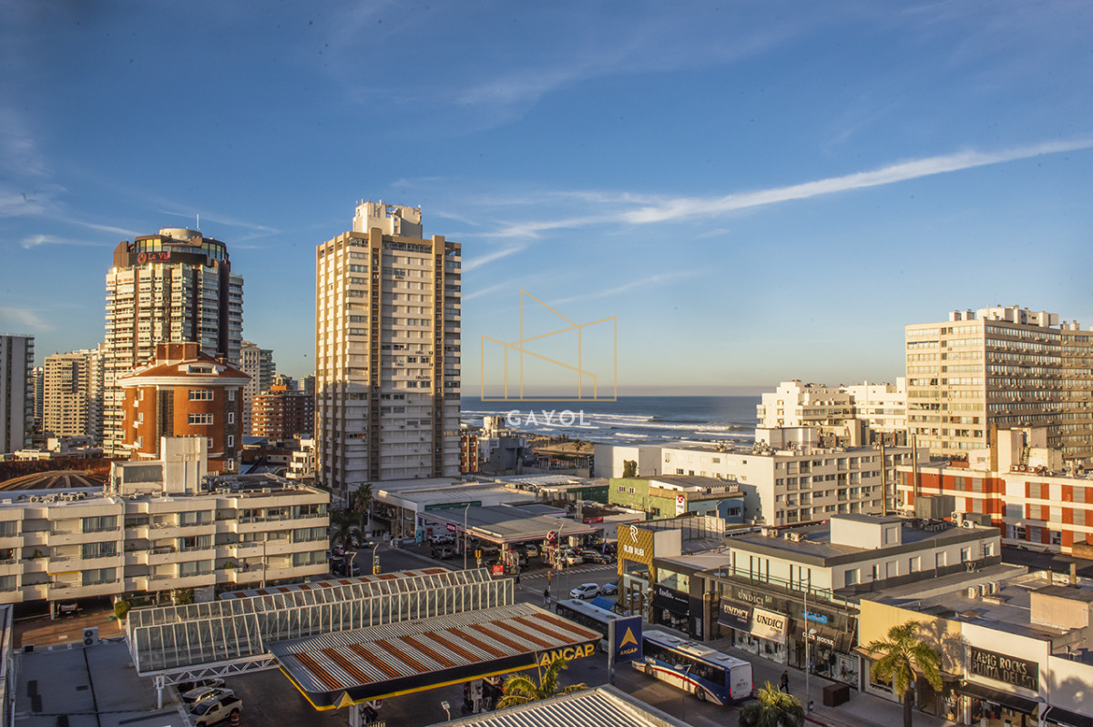 Apartamento ID.901 - Vende departamento de 3 dormitorios con vista al Puerto, Punta del Este