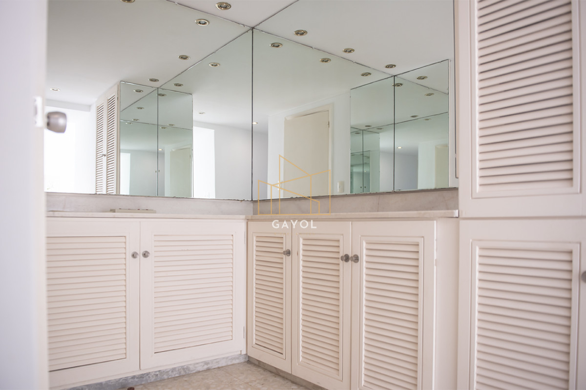 Apartamento ID.901 - Vende departamento de 3 dormitorios con vista al Puerto, Punta del Este