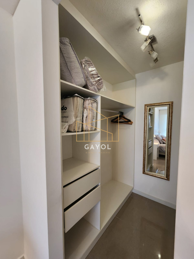 Apartamento ID.110 - Apartamento en venta en torre One, 1 dormitorio amueblado, vista al mar, playa brava 