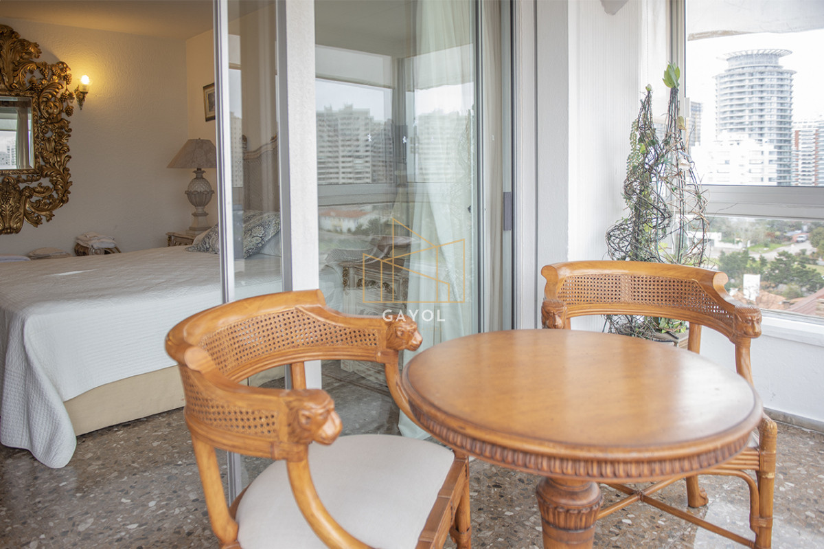 Apartamento ID.904 - Vende apartamento de 3 dormitorios en Mansa, Punta del Este.