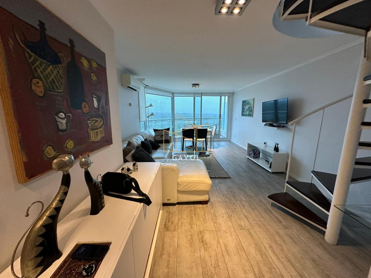 Apartamento ID.919 - Penthouse de 3 dormitorios en venta a metros de Playa Brava