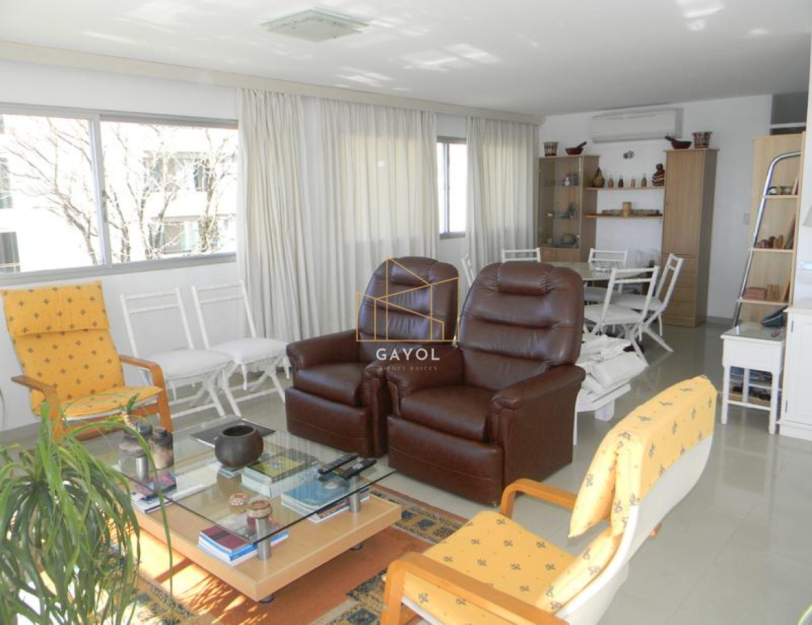 Apartamento ID.903 - Apartamento en venta con vista al puerto !