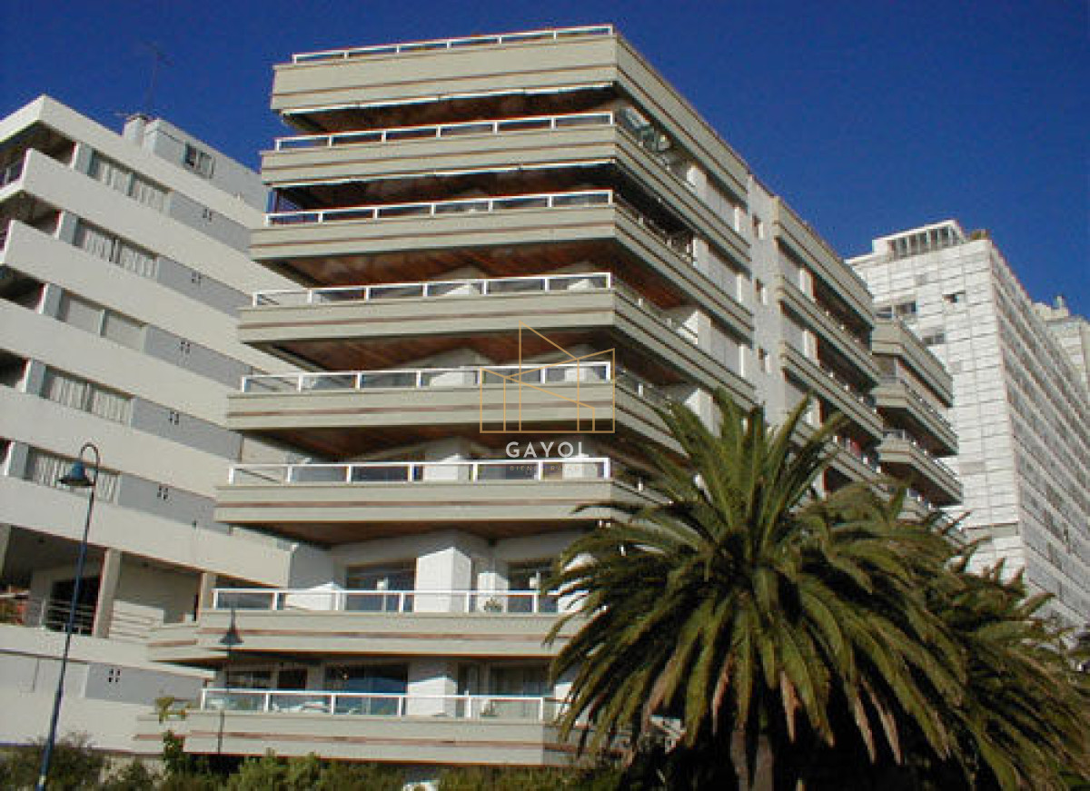 Apartamento ID.461 - Apartamento en venta de 2 dormitorios en Peninsula , Puerto , Punta del este 