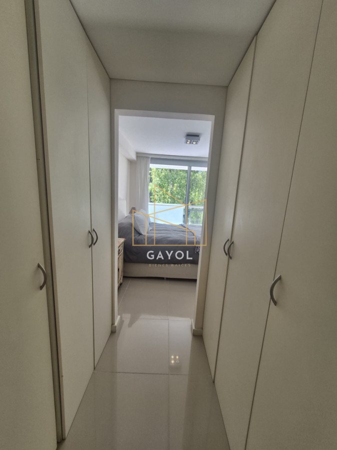 Apartamento ID.1220 - Apartamento en Venta de 2 dormitorios en Punta del Este Sobre Roosevelt