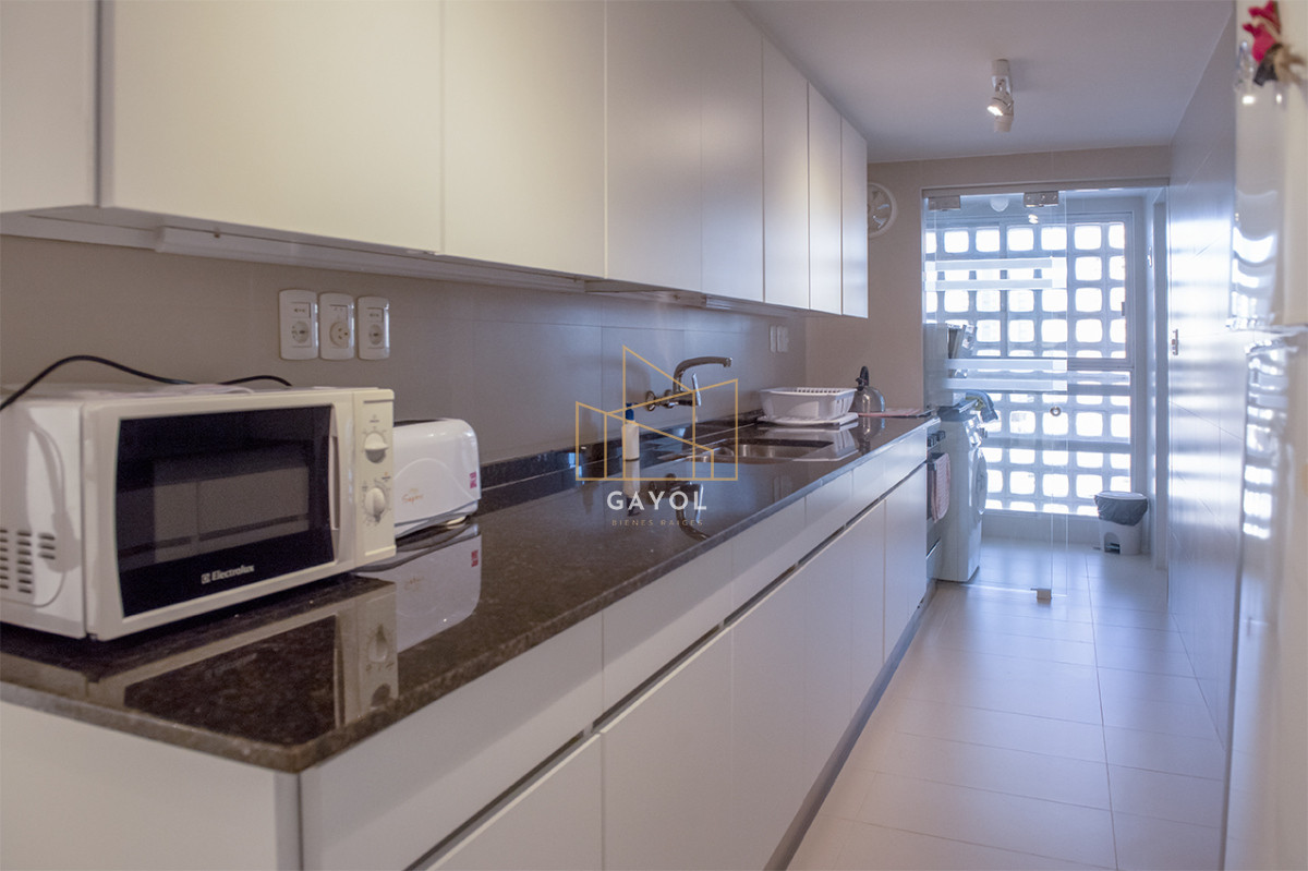 Apartamento ID.901 - Vende departamento de 3 dormitorios con vista al Puerto, Punta del Este