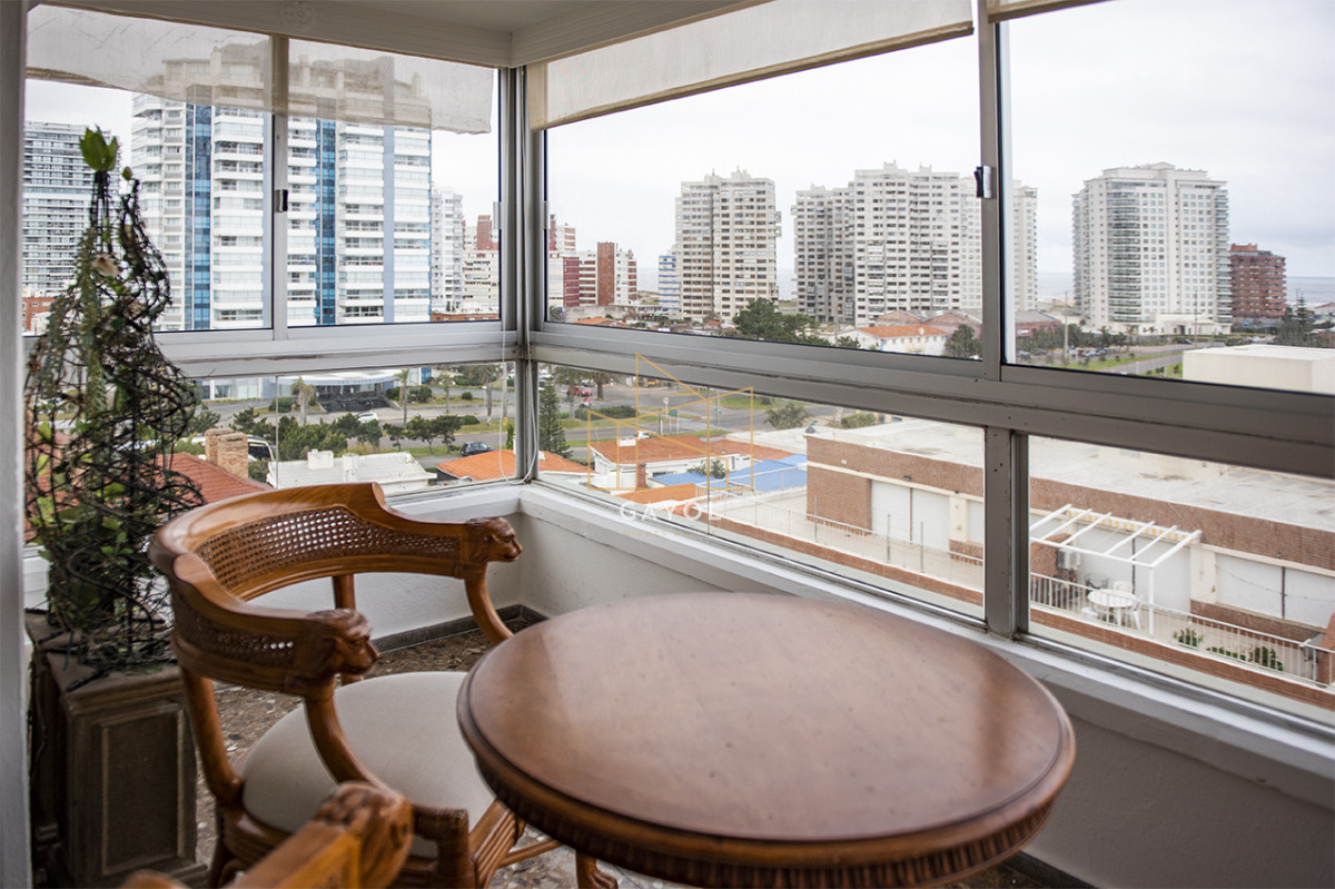 Apartamento ID.904 - Vende apartamento de 3 dormitorios en Mansa, Punta del Este.