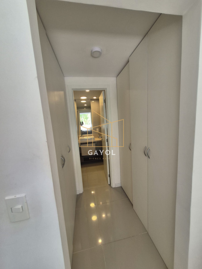 Apartamento ID.1220 - Apartamento en Venta de 2 dormitorios en Punta del Este Sobre Roosevelt