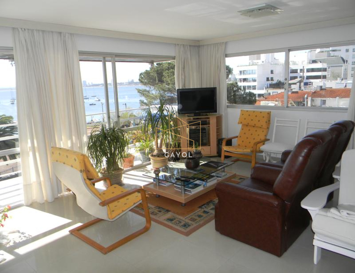Apartamento ID.903 - Apartamento en venta con vista al puerto !
