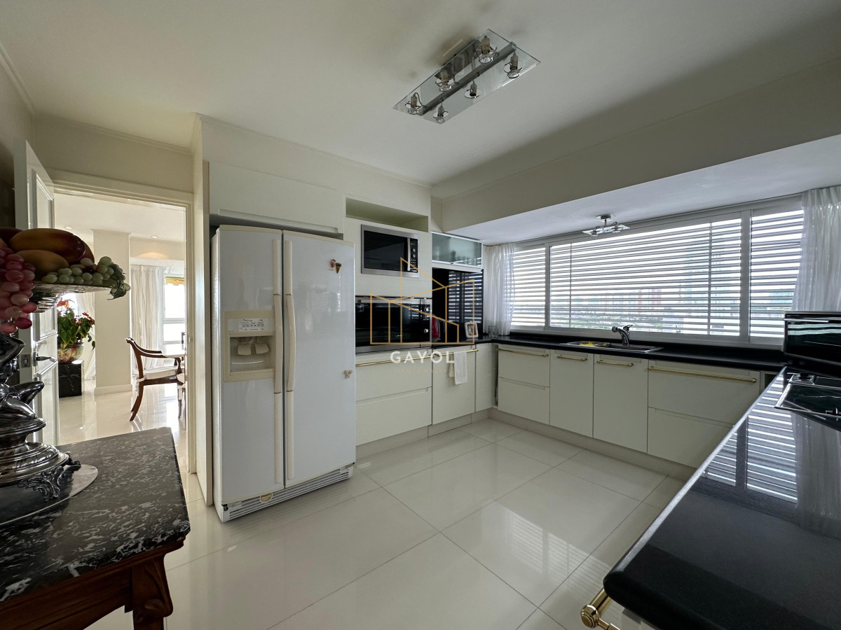 Apartamento ID.902 - Departamento en venta, 3 dormitorios en torre emblematica frente al mar