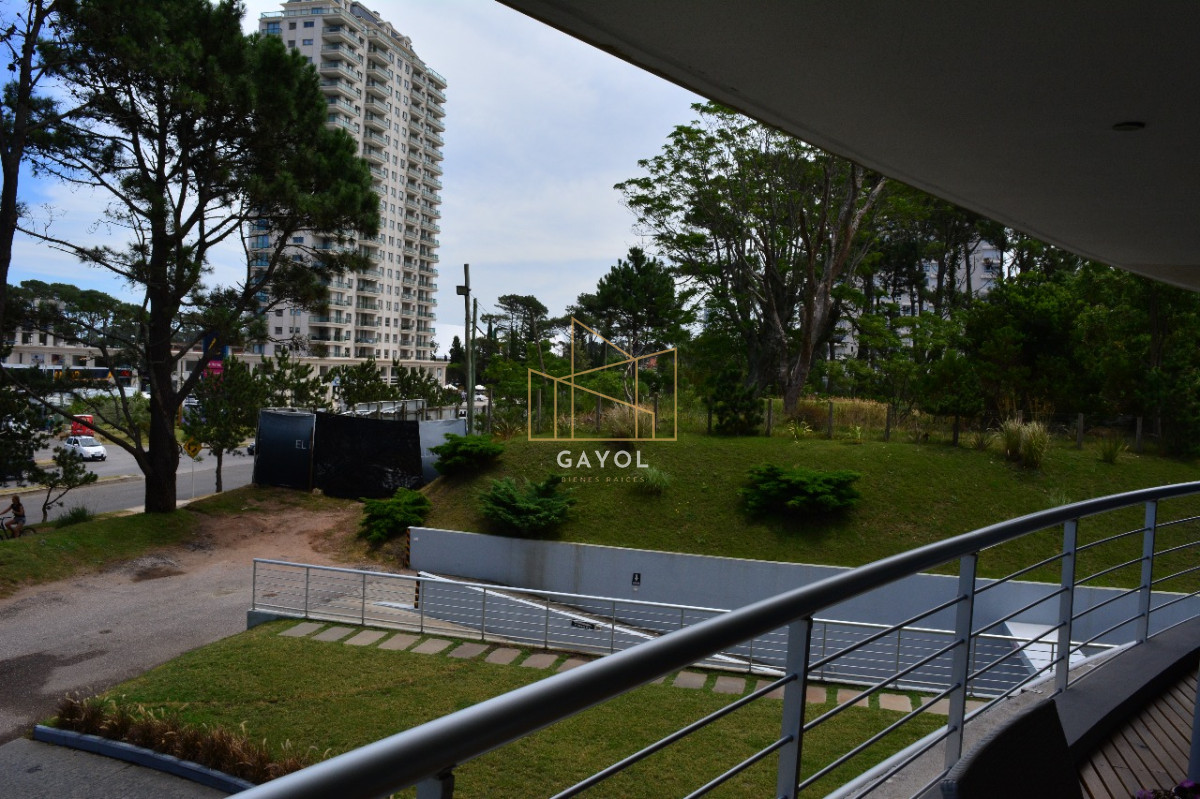 Apartamento ID.111 - Vende, Permuta apartamento por Casa en Punta del Este ! 