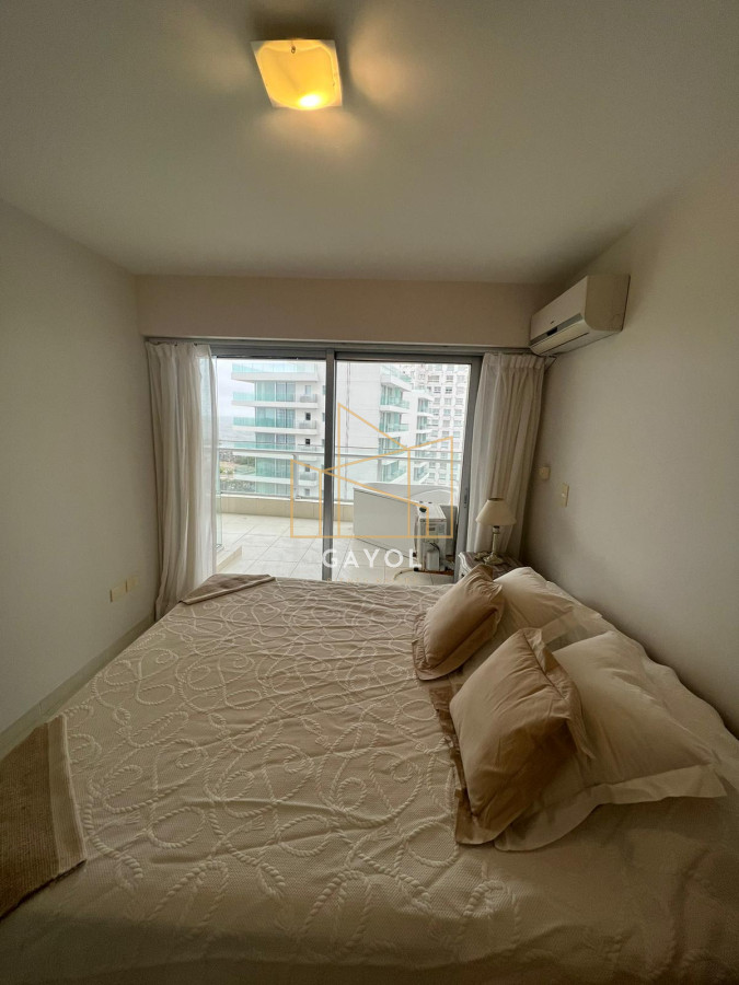 Apartamento ID.462 - Departamento de 2 dormitorios en venta en Seasons Tower, a metros del mar.