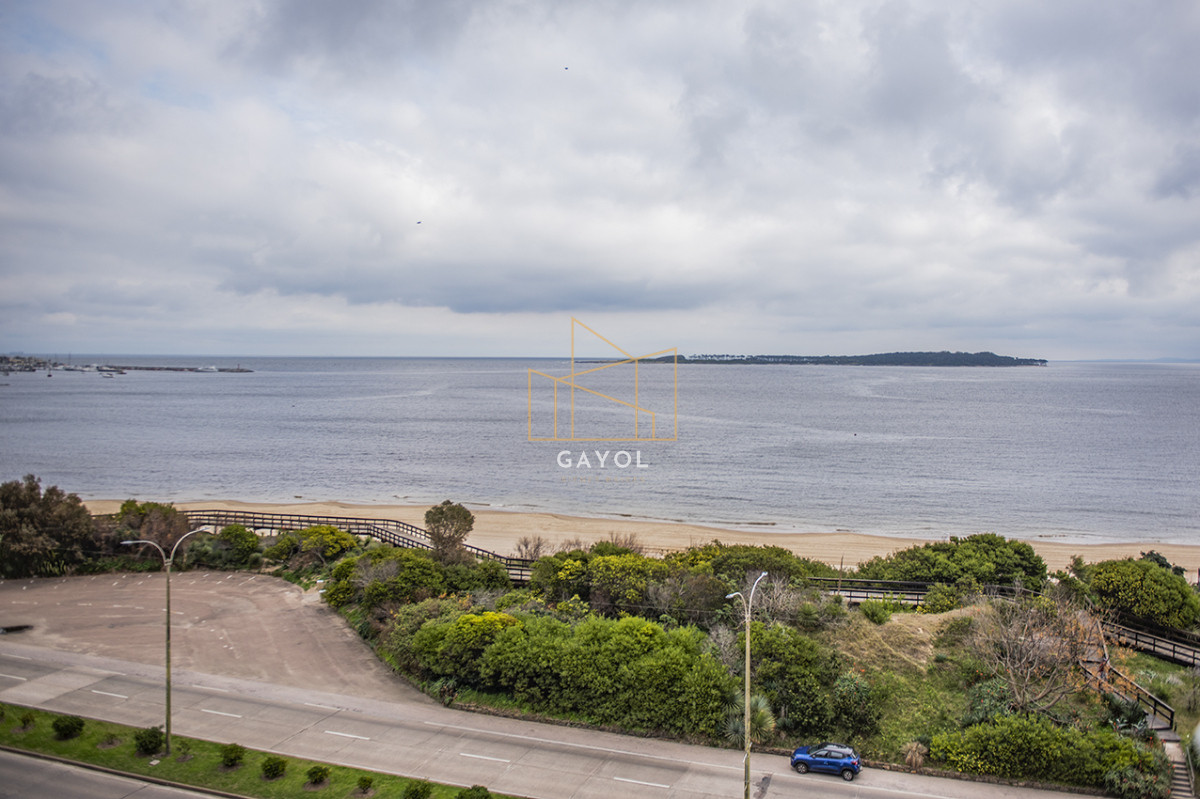 Apartamento ID.904 - Vende apartamento de 3 dormitorios en Mansa, Punta del Este.