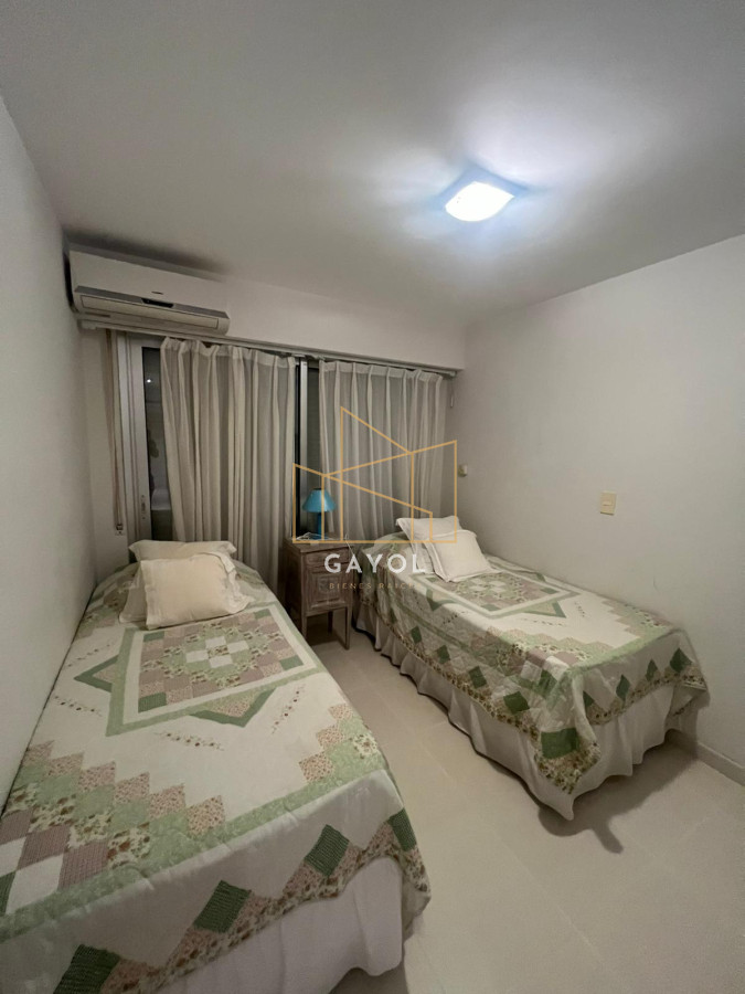 Apartamento ID.462 - Departamento de 2 dormitorios en venta en Seasons Tower, a metros del mar.