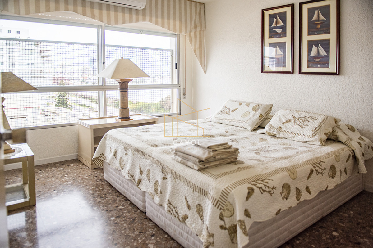 Apartamento ID.904 - Vende apartamento de 3 dormitorios en Mansa, Punta del Este.