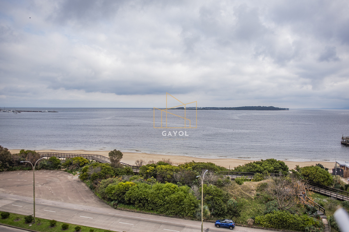 Apartamento ID.904 - Vende apartamento de 3 dormitorios en Mansa, Punta del Este.