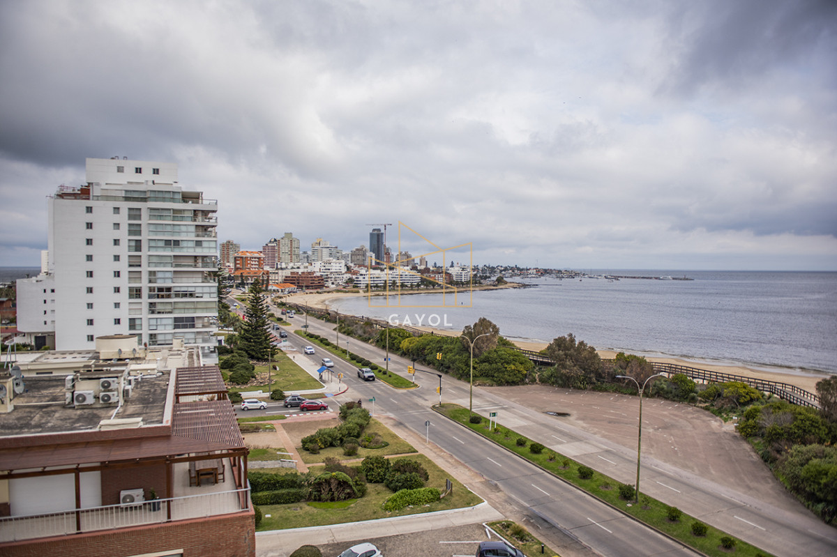 Apartamento ID.904 - Vende apartamento de 3 dormitorios en Mansa, Punta del Este.