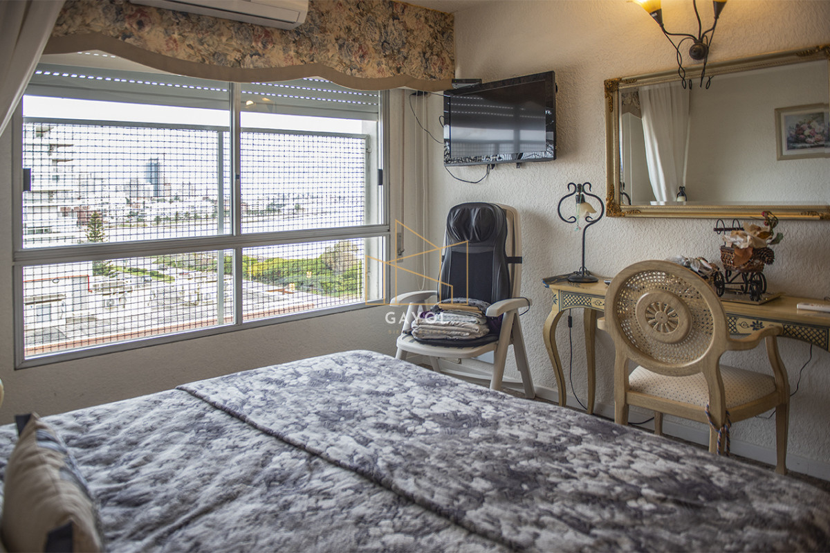 Apartamento ID.904 - Vende apartamento de 3 dormitorios en Mansa, Punta del Este.