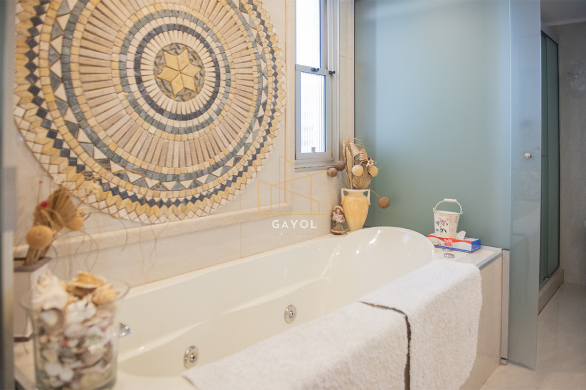 Apartamento ID.904 - Vende apartamento de 3 dormitorios en Mansa, Punta del Este.