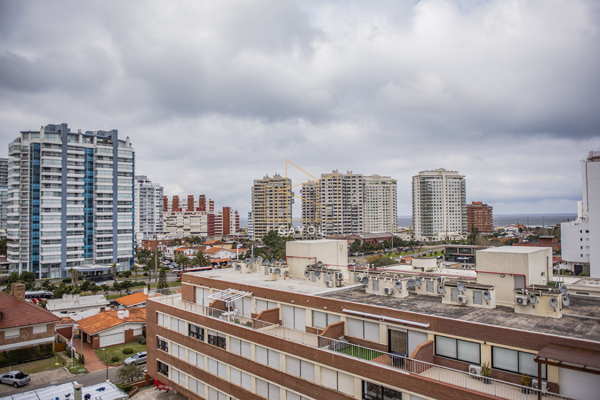 Apartamento ID.904 - Vende apartamento de 3 dormitorios en Mansa, Punta del Este.