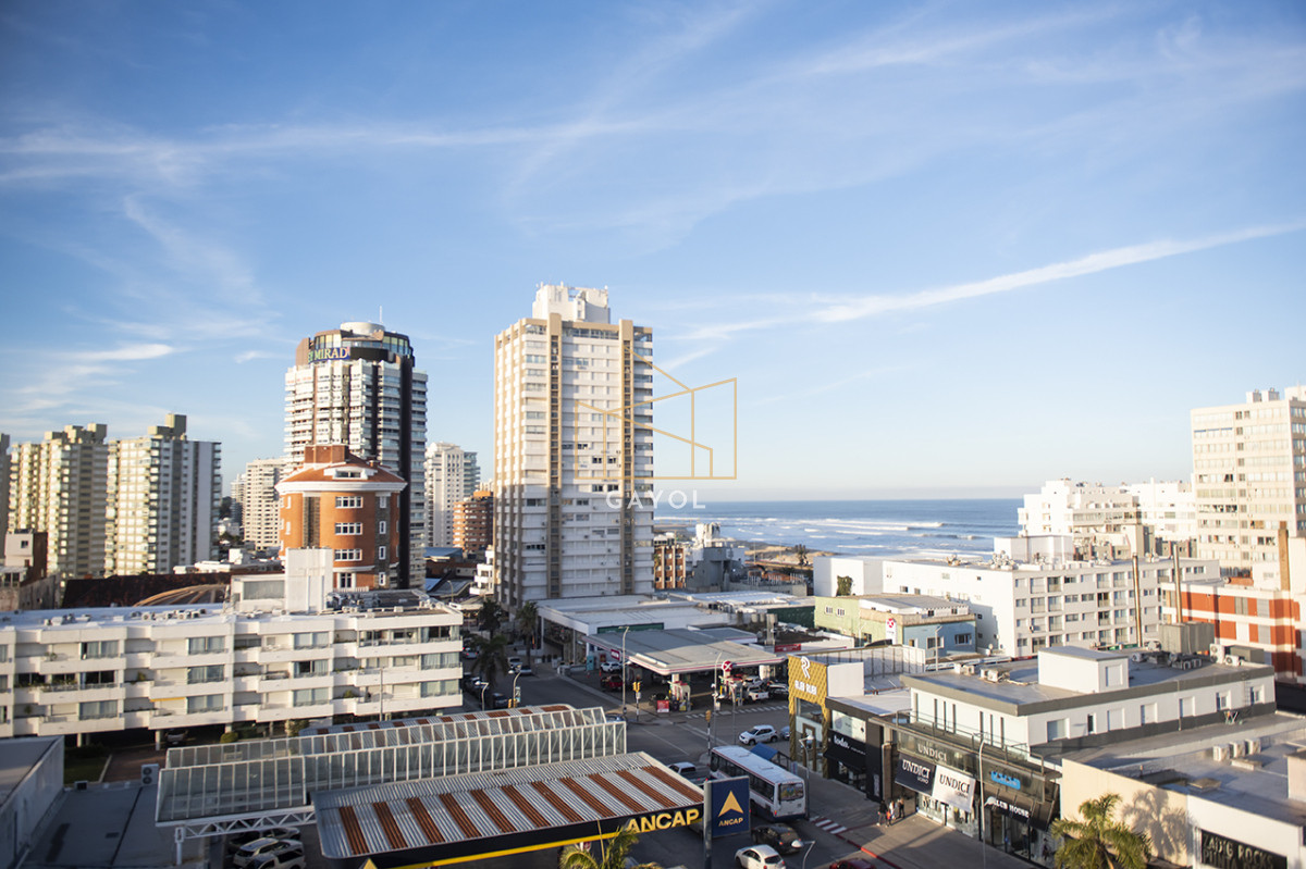Apartamento ID.901 - Vende departamento de 3 dormitorios con vista al Puerto, Punta del Este