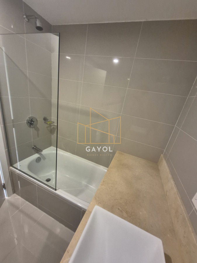 Apartamento ID.1220 - Apartamento en Venta de 2 dormitorios en Punta del Este Sobre Roosevelt