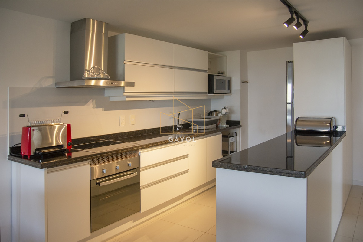 Apartamento ID.221 - Apartamento en venta en Torre esmeralda de 3 dormitorios , en Punta del Este