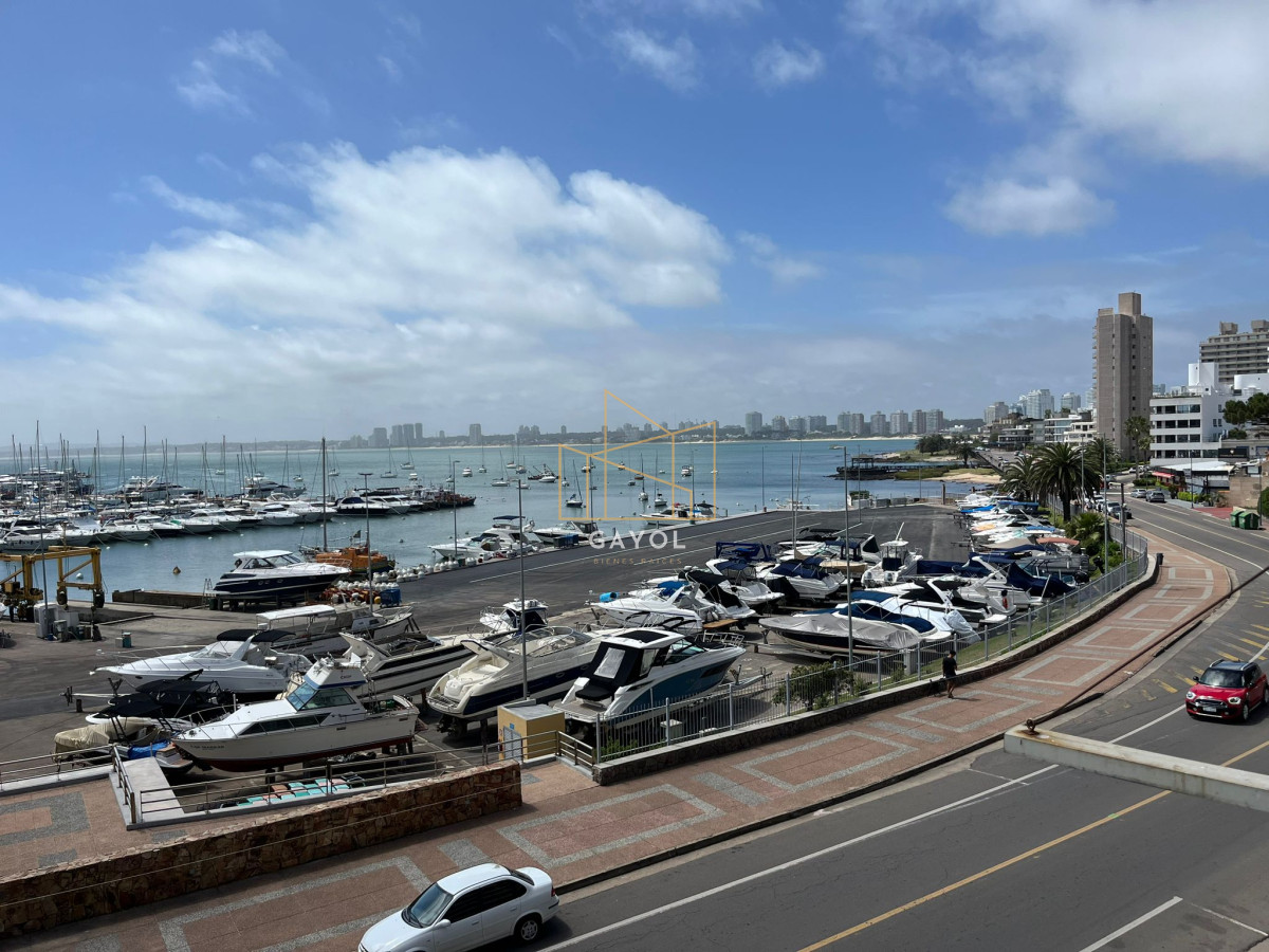 Apartamento ID.906 - Departamento con vista unica frente al puerto,  4 dormitorios