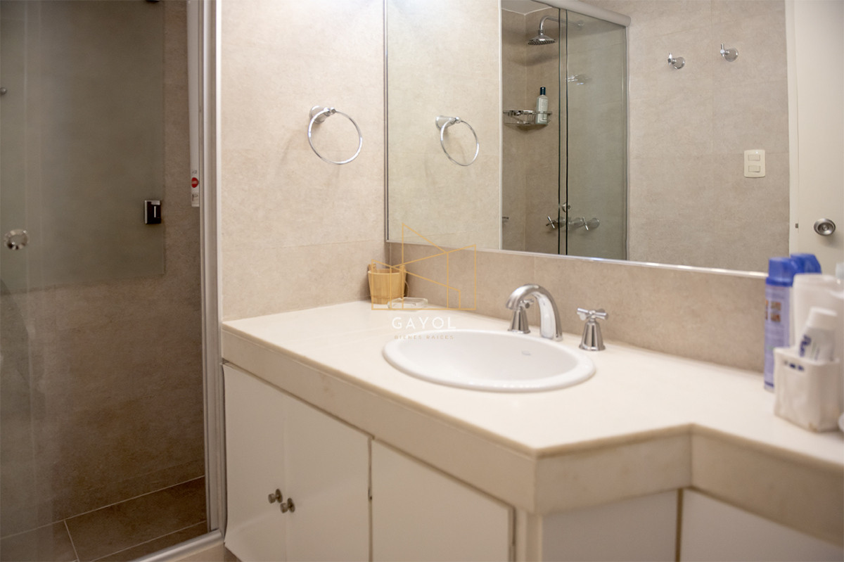 Apartamento ID.901 - Vende departamento de 3 dormitorios con vista al Puerto, Punta del Este
