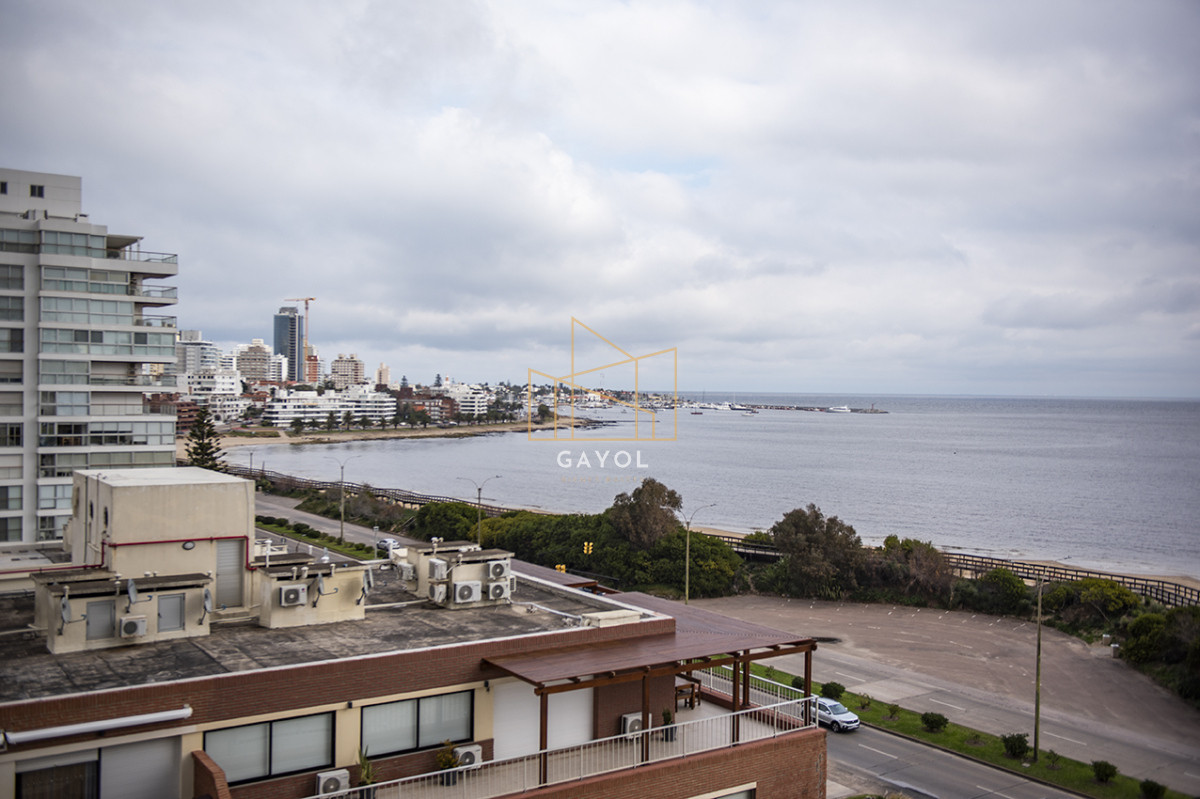 Apartamento ID.904 - Vende apartamento de 3 dormitorios en Mansa, Punta del Este.