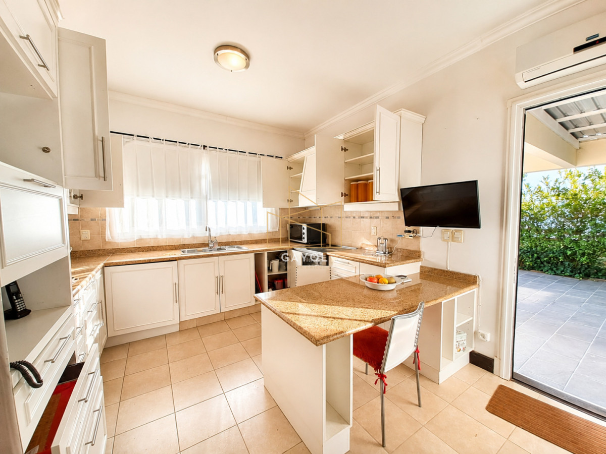 Casa ID.375 - Boulevard Park, Casa de 4 dormitaros con Piscina en VENTA .