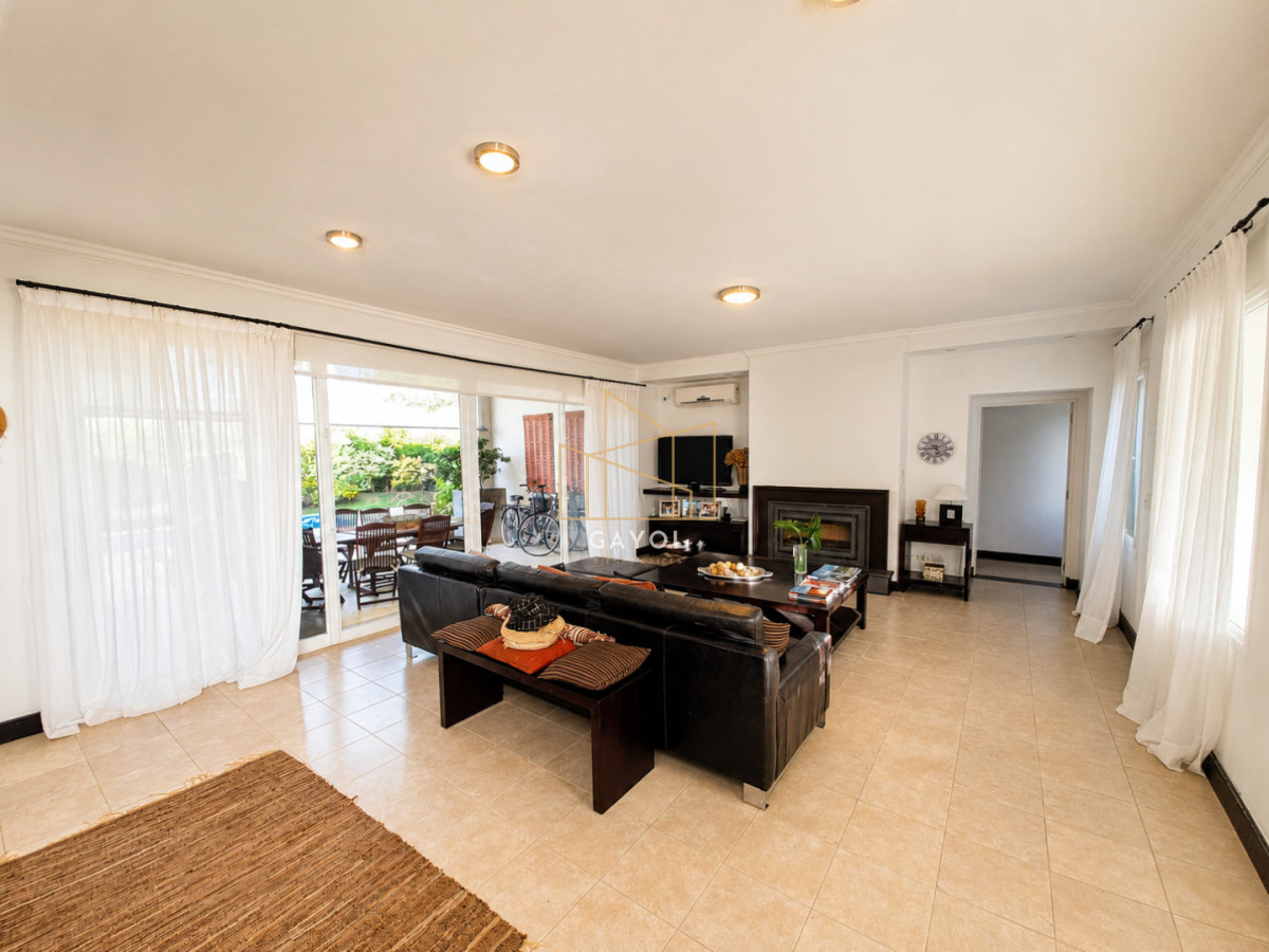 Casa ID.375 - Boulevard Park, Casa de 4 dormitaros con Piscina en VENTA .