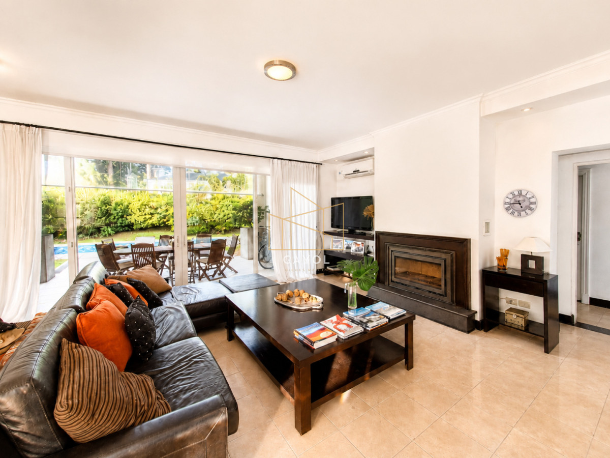 Casa ID.375 - Boulevard Park, Casa de 4 dormitaros con Piscina en VENTA .