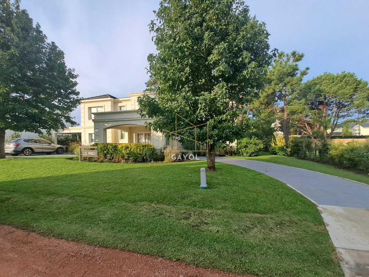 Casa ID.375 - Boulevard Park, Casa de 4 dormitaros con Piscina en VENTA .