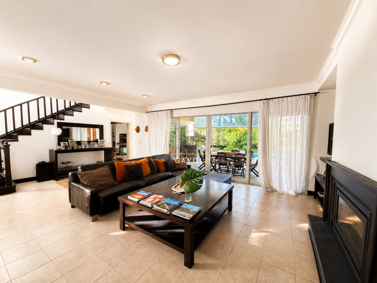 Casa ID.375 - Boulevard Park, Casa de 4 dormitaros con Piscina en VENTA .