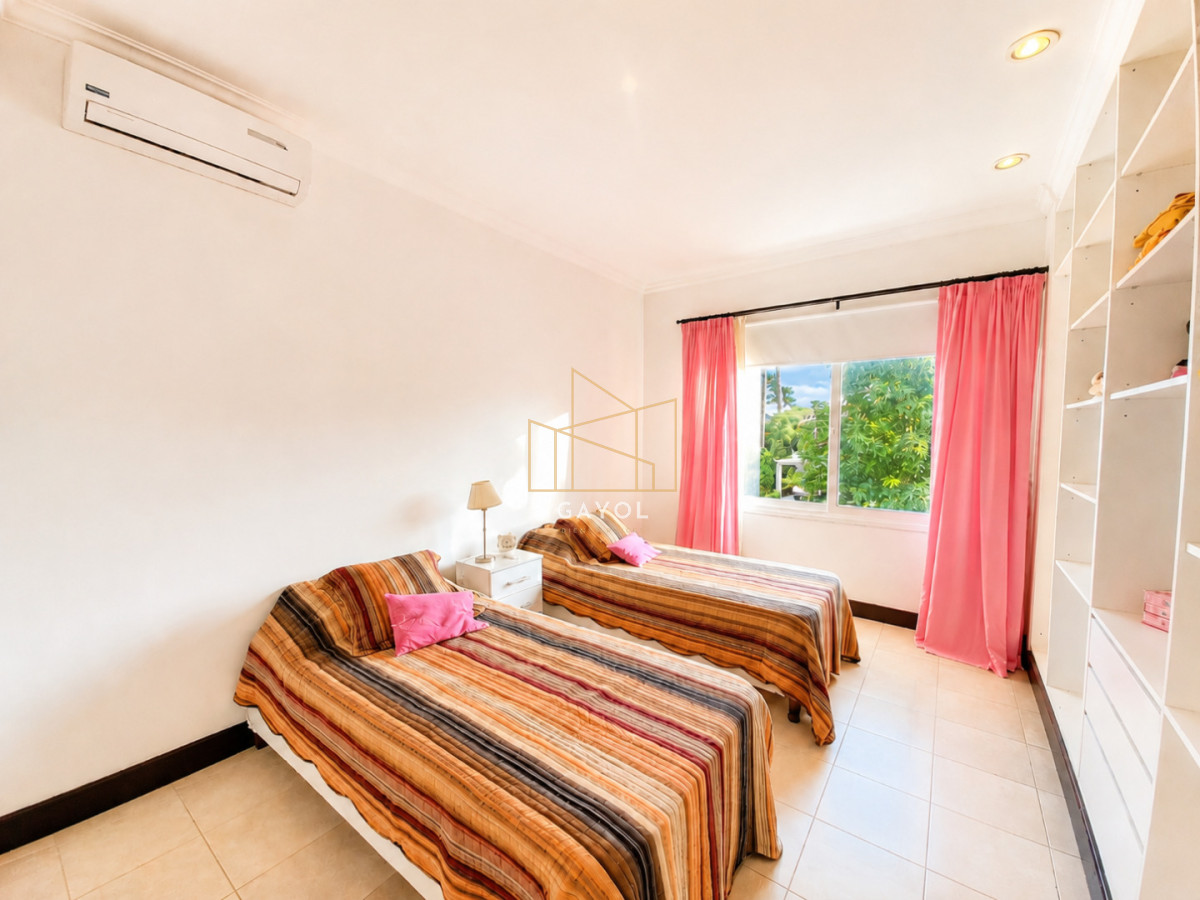 Casa ID.375 - Boulevard Park, Casa de 4 dormitaros con Piscina en VENTA .