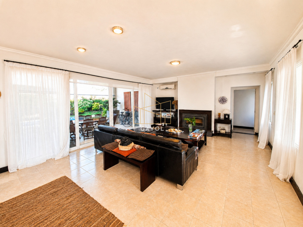 Casa ID.375 - Boulevard Park, Casa de 4 dormitaros con Piscina en VENTA .