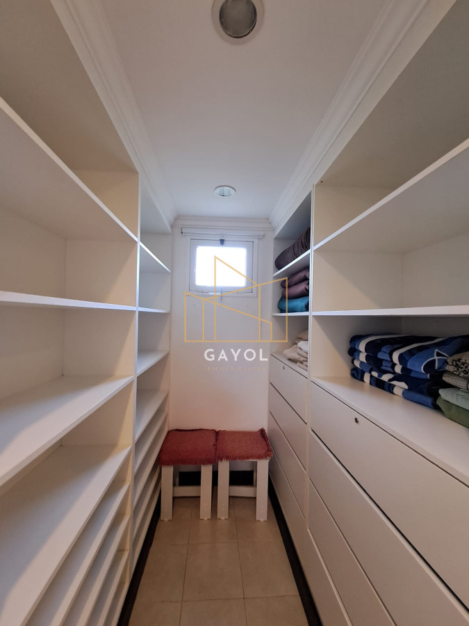 Casa ID.375 - Boulevard Park, Casa de 4 dormitaros con Piscina en VENTA .