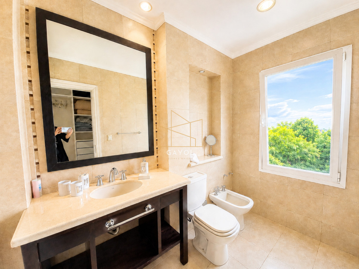 Casa ID.375 - Boulevard Park, Casa de 4 dormitaros con Piscina en VENTA .