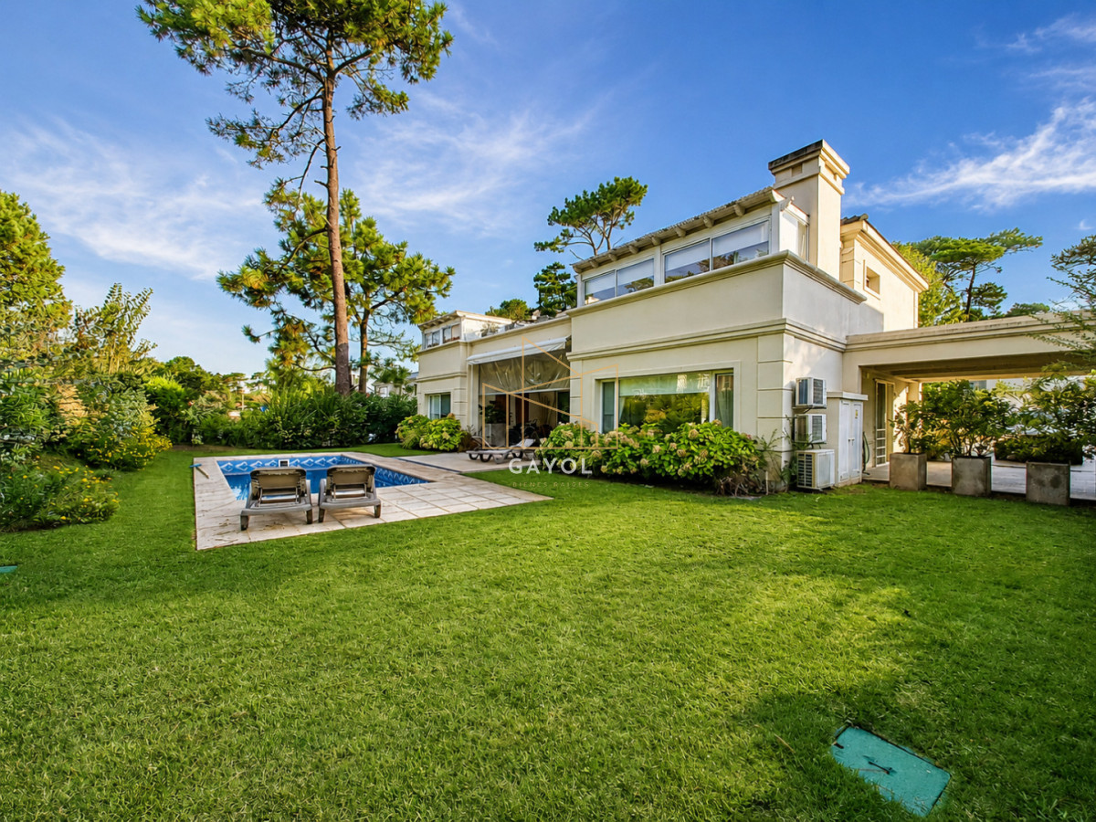 Casa ID.375 - Boulevard Park, Casa de 4 dormitaros con Piscina en VENTA .