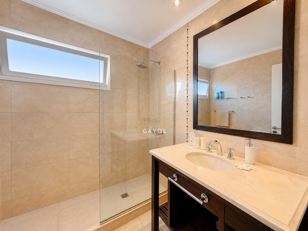 Casa ID.375 - Boulevard Park, Casa de 4 dormitaros con Piscina en VENTA .