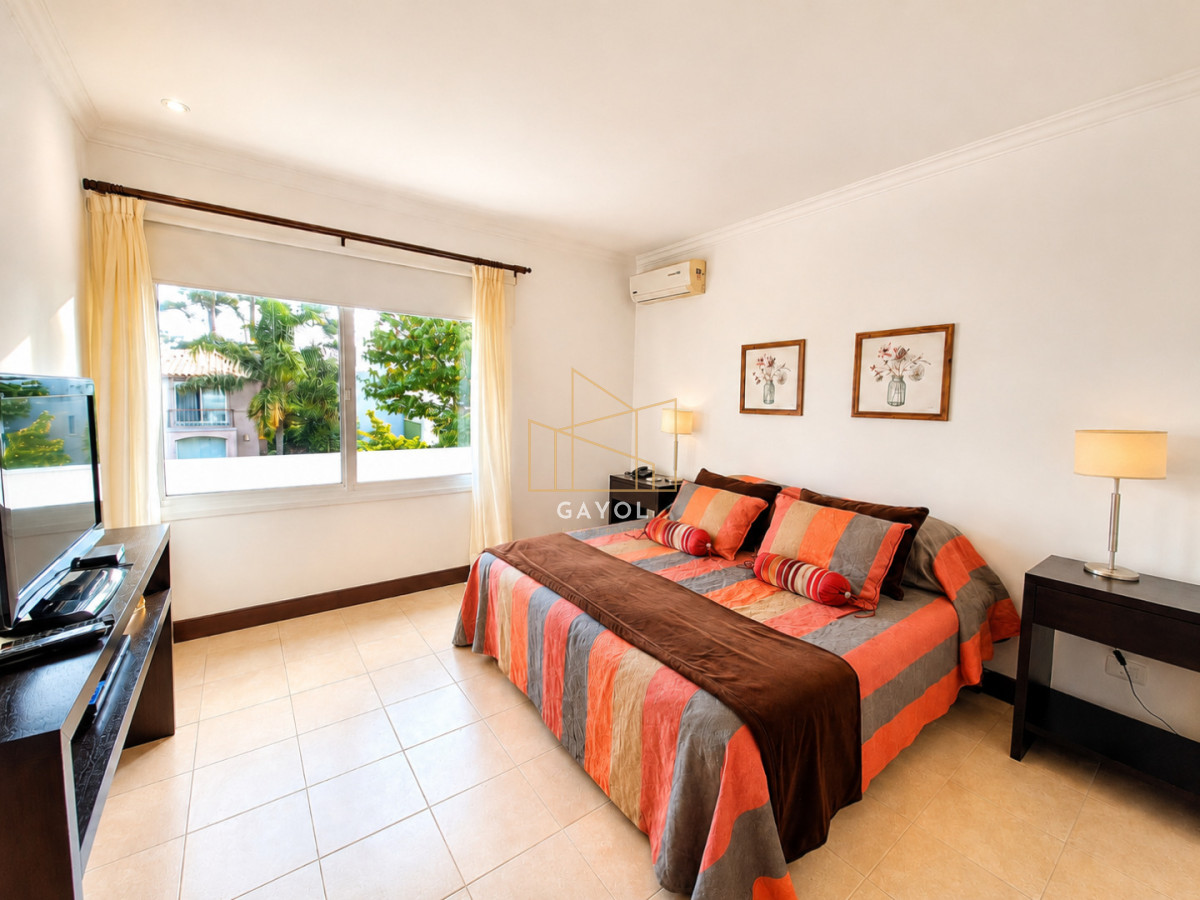 Casa ID.375 - Boulevard Park, Casa de 4 dormitaros con Piscina en VENTA .