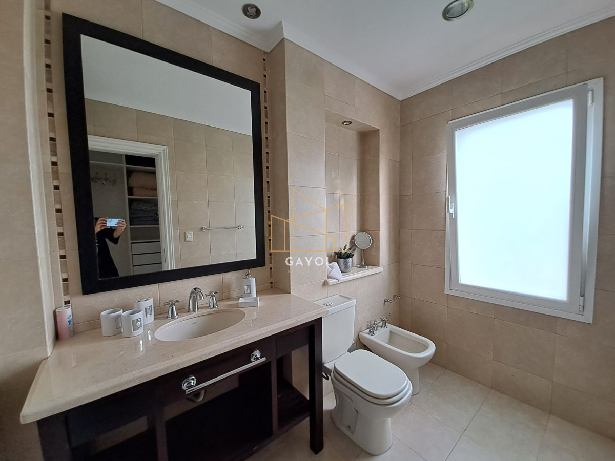 Casa ID.375 - Boulevard Park, Casa de 4 dormitaros con Piscina en VENTA .