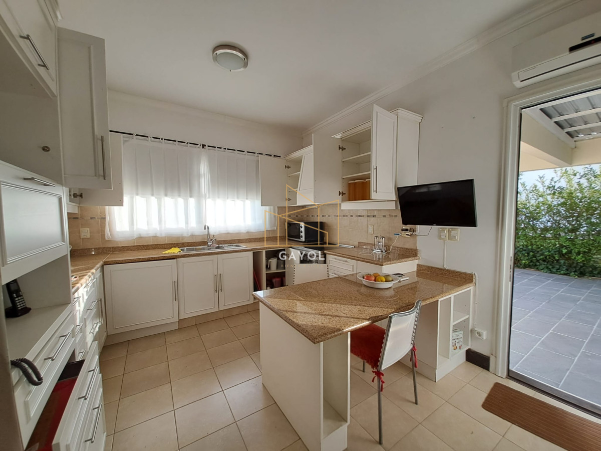 Casa ID.375 - Boulevard Park, Casa de 4 dormitaros con Piscina en VENTA .