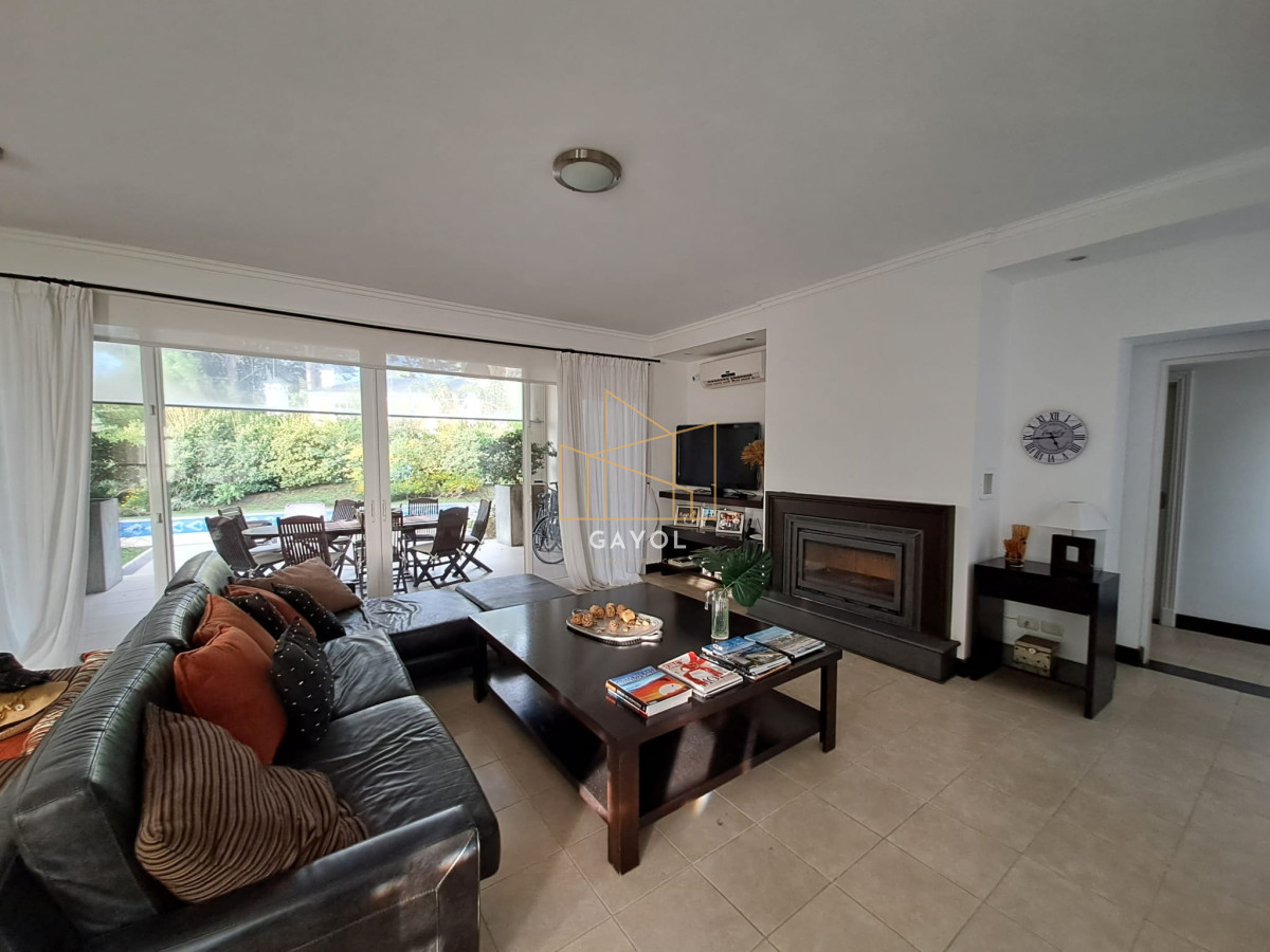 Casa ID.375 - Boulevard Park, Casa de 4 dormitaros con Piscina en VENTA .